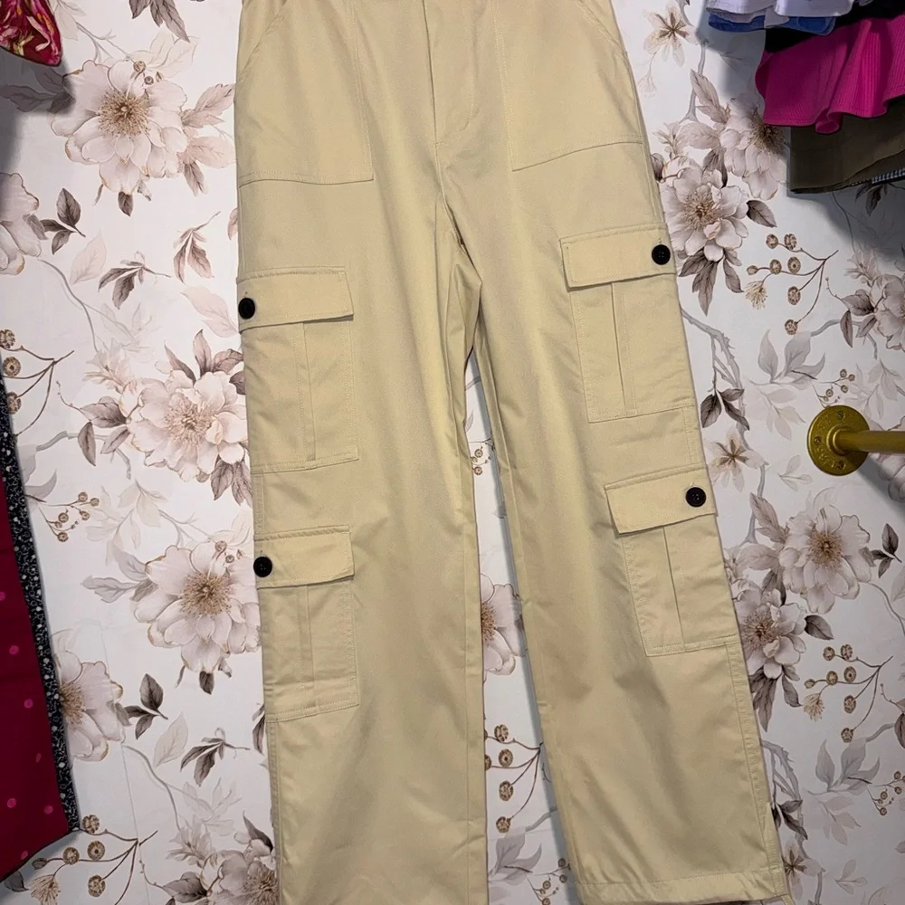Trendy Beige Cargo Pants for Women - Classic Wide-Leg Style - Picture 3 of 6